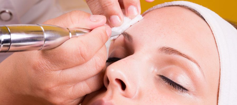 The Comprehensive Guide to Eyebrow Styling for Aging Skin